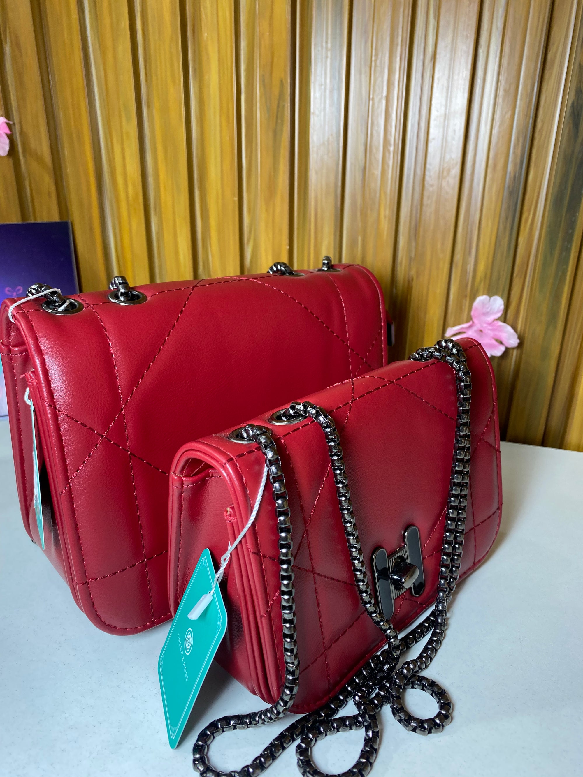 👜 Bolsa Feminina Vermelha com Corrente