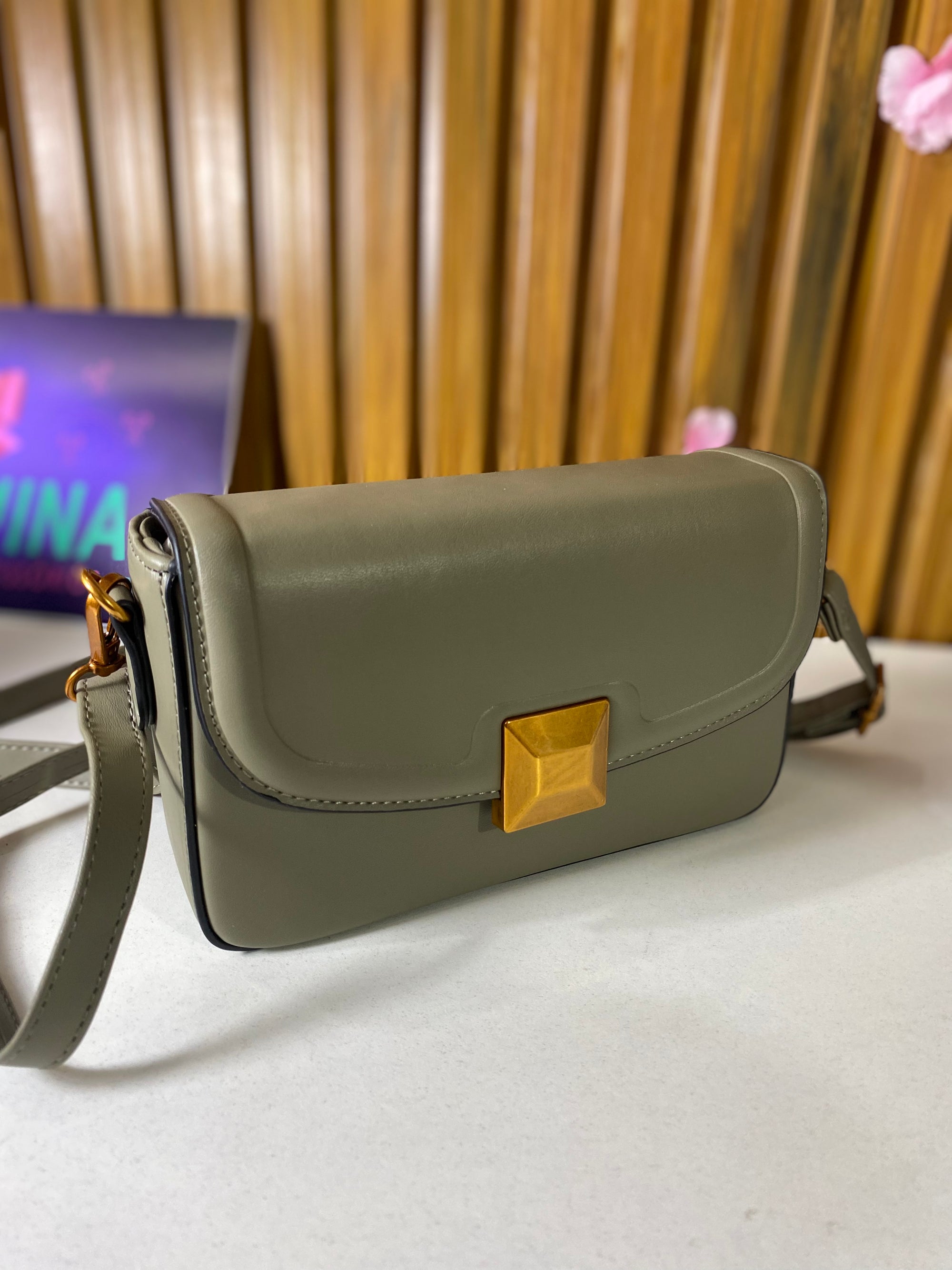 👜 Bolsa Vivian Verde Militar