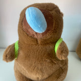 Pelúcia Capivara com Mochila Verde 💚