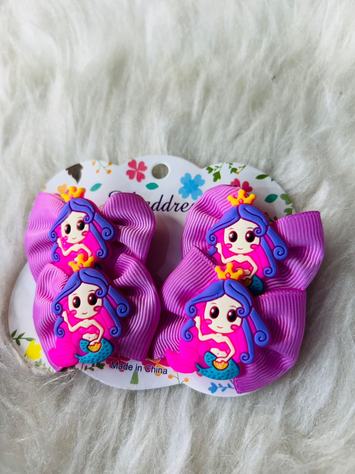 🎀 Laço Infantil com Aplique de Sereia – Encanto e Diversão
