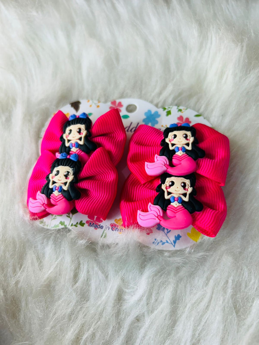 🎀 Laço Infantil com Aplique de Sereia – Encanto e Diversão