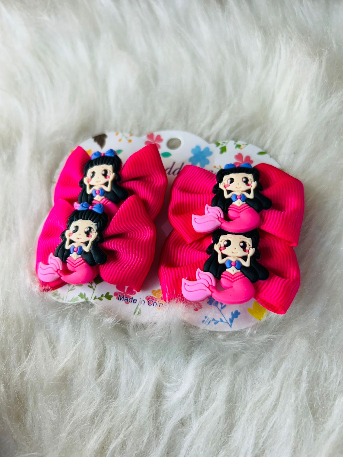 🎀 Laço Infantil com Aplique de Sereia – Encanto e Diversão
