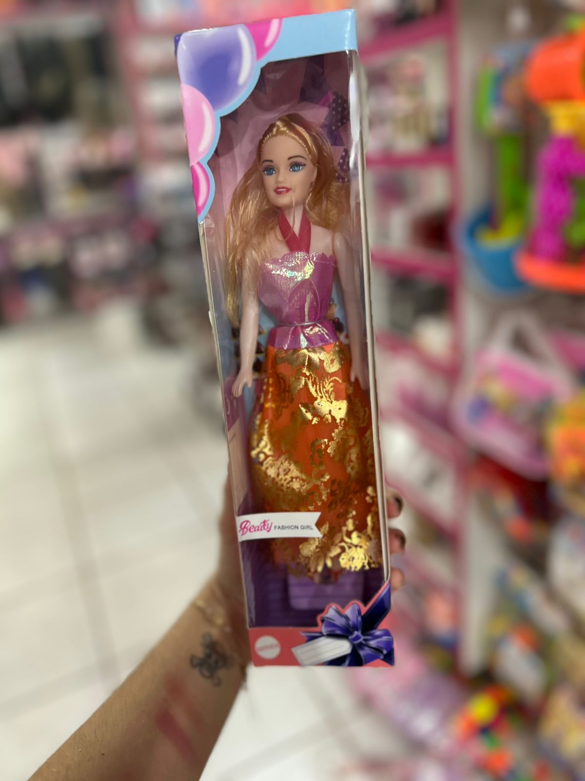 Boneca Beauty Fashion Girl – Princesa com Vestido Dourado ✨
