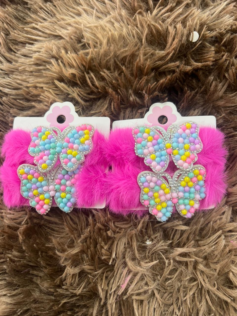 Presilha Infantil de Pelúcia com Laço de Pérolas Coloridas 🦋✨